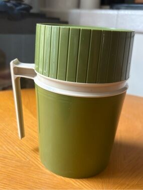 Vintage 1070s King-Seeley Thermos Hot/Cold Container in Avocado Green 10 oz